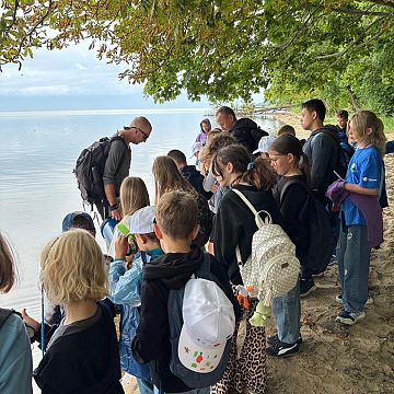 Wakacje z Błękitną Szkołą 2025 Grafika Wakacje z Błękitną Szkołą 2025